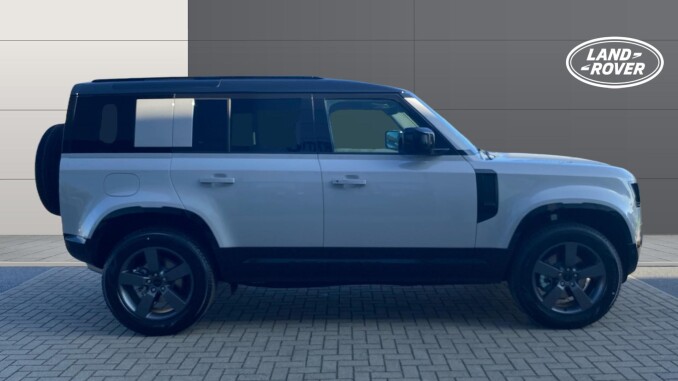 Land Rover Defender 3.0 D250 X-Dynamic SE 110 5dr Auto Diesel Estate - Image 5